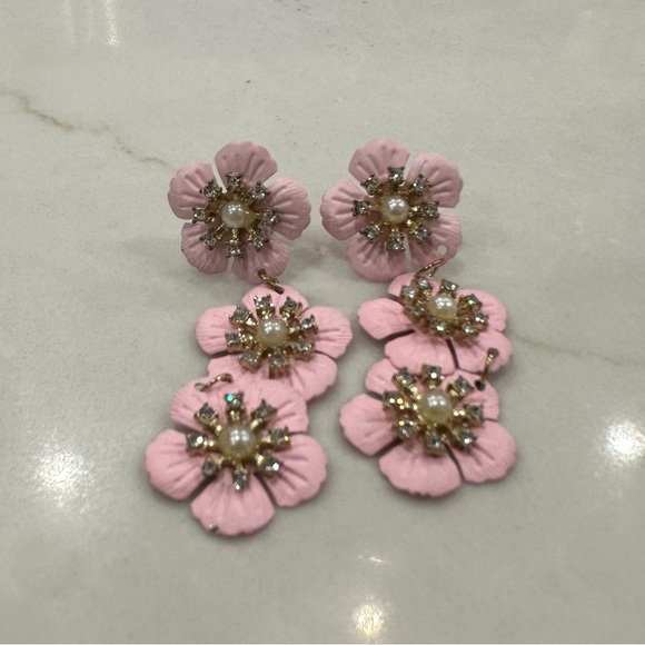 Chic Pink Floral Earrings with Pearl Accents - Picture 3 of 3
